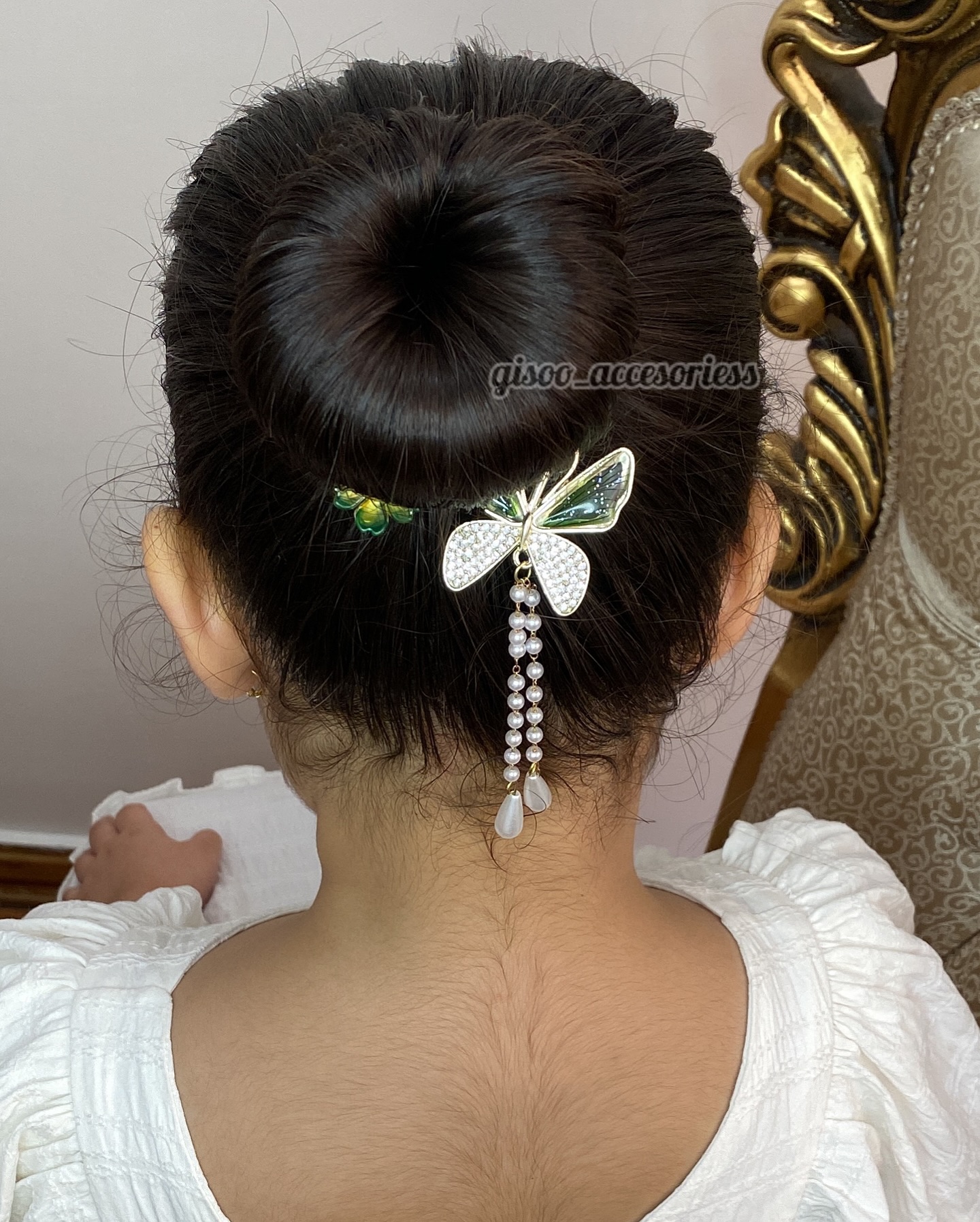 گیره گوجه ای پروانه رزینی آویزدار